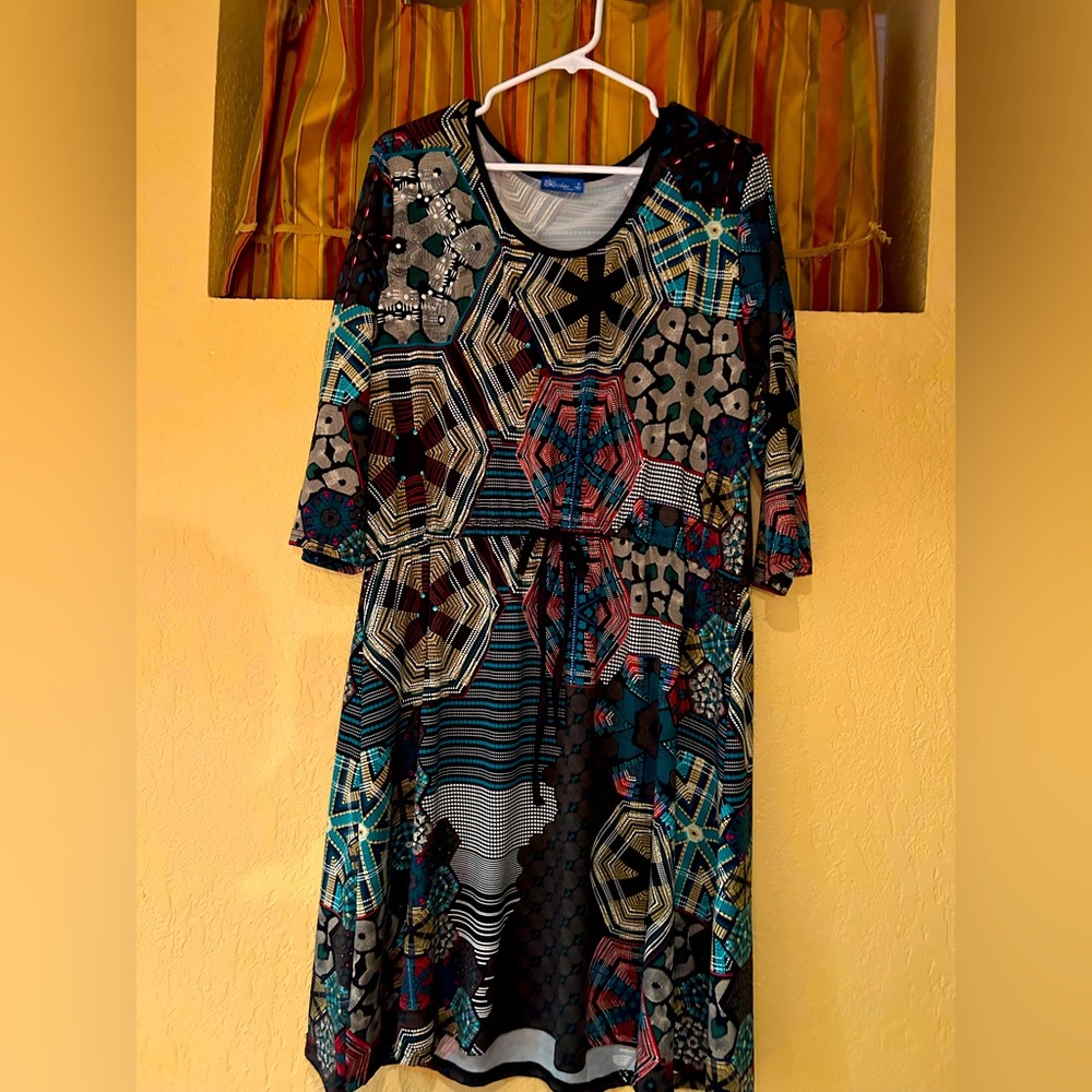Knee length dress. Multi colored pattern. Elbow length sleeves. Size 1x.